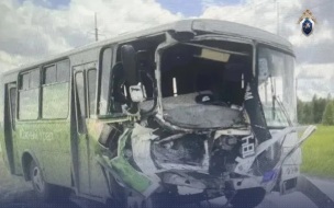 Автобус столкнулся с погрузчиком под Челябинском, пострадали 2 человека