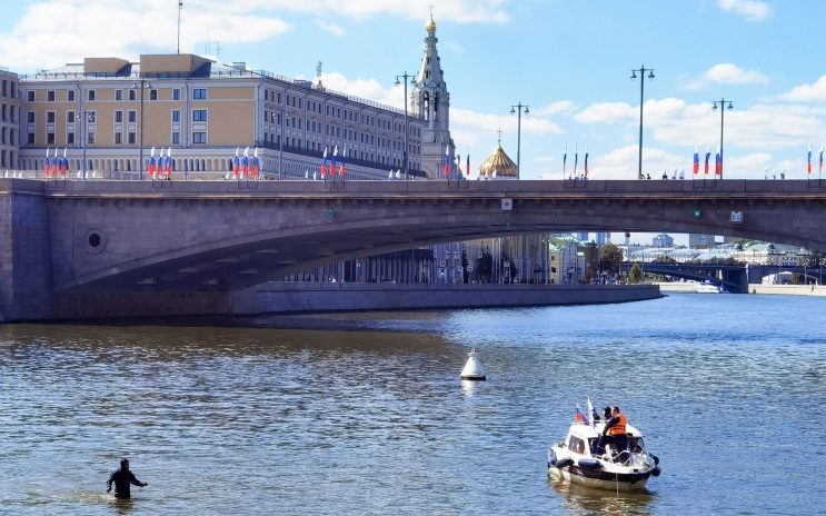 В столице из-за жары усилили патрулирование Москвы-реки и городских водоемов