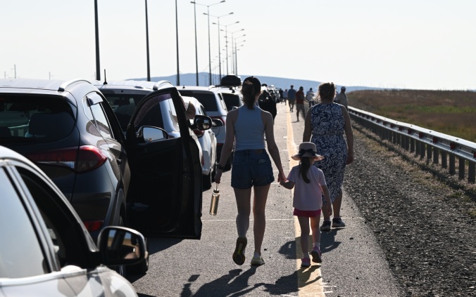 До 210 автомобилей выросла очередь на Крымском мосту