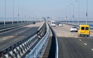 На Крымском мосту возобновлено движение автотранспорта
