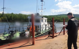 Двух человек с перевернувшегося катера ищут в Иркутской области