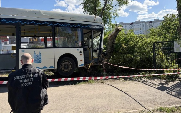 Два человека пострадали в ДТП с автобусом в Саратове
