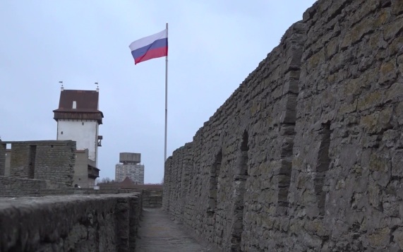 На КПП в Нарве выстроилась очередь из желающих попасть в Россию на 12 июня