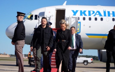 Зеленский полетел в Лондон через Молдавию из-за конфликта с Польшей, пишут СМИ