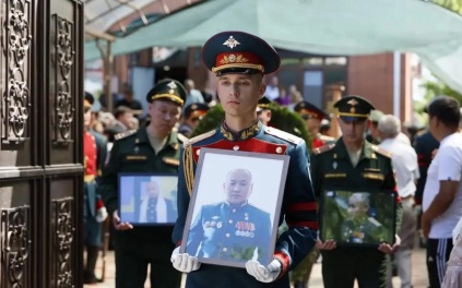 В Калмыкии простились с погибшим на СВО Героем РФ Нараном Очир-Горяевым