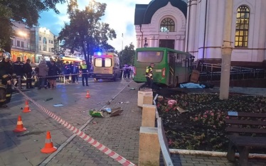 Момент аварии, унесшей жизни 4 человек, в Екатеринбурге попал на видео
