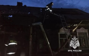 В селе в Иркутской области сгорел дом: двое погибших, ребенок в больнице