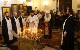 В храме Екатеринбурга, у которого произошло ДТП, началась панихида по погибшим
