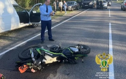 17-летний байкер погиб при столкновении с трактором в Белгородской области
