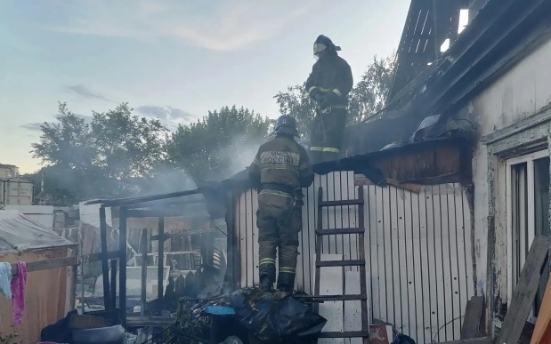 Два человека погибли в результате пожара в жилом доме в Уссурийске