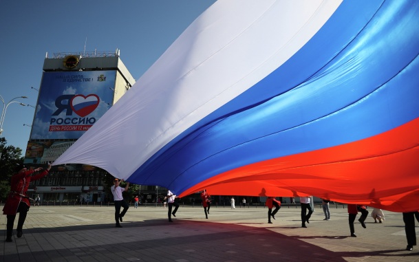 Медведев поздравил с Днем России