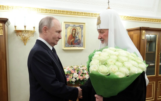 Путин направил поздравление патриарху Кириллу с Днем России
