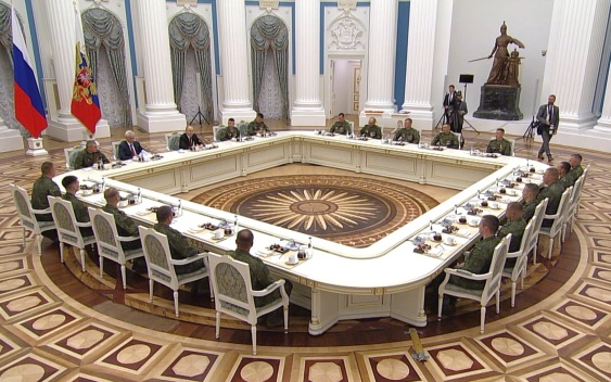 Путин заявил, что находится в постоянном контакте с представителями войск на СВО