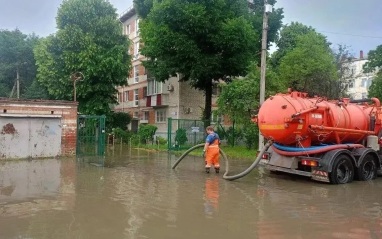 В Краснодаре выпало почти 90 мм осадков, коммунальщики работали всю ночь