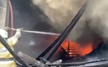 SHOT: в Подмосковье горит здание хостела