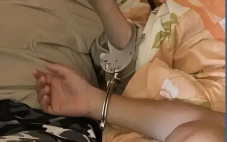 Ребенка и бабушку-инвалида освободили от наручников спасатели в Казани