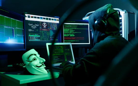 Житель Биробиджана лишился почти 1 млн рублей, поверив лжеинвесторам