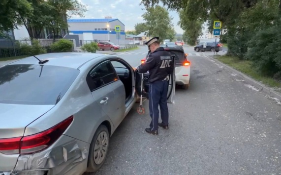 Полиция Екатеринбурга проверяет обстоятельства ДТП, в котором пострадали дети