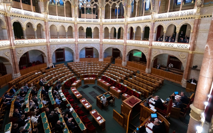Парламент Венгрии ограничил срок полномочий премьера до восьми лет