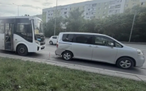 В Самаре произошло ДТП легковушки и автобуса, один человек пострадал