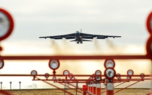 Американский бомбардировщик B-52 разбился в Калифорнии