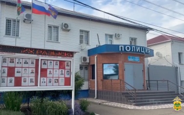 На Кубани женщина лишилась около 2 млн рублей, поверив угрозам аферистов