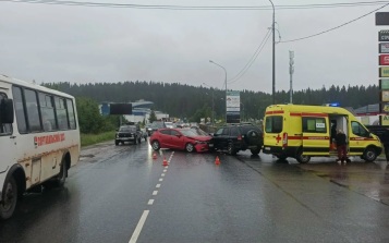 В Карелии в лобовом столкновении двух авто пострадали 6 человек