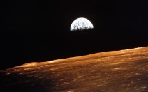 В NASA допустили существование "базы пришельцев" на Луне
