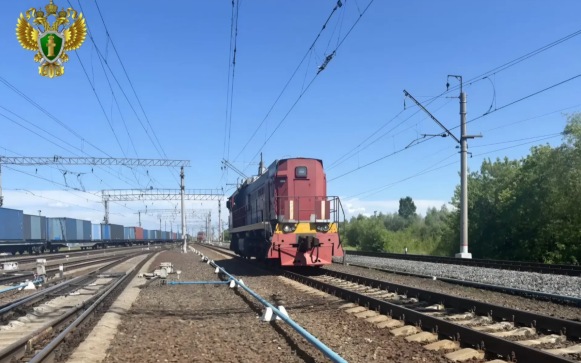 Тепловоз сошел с рельсов в Омской области