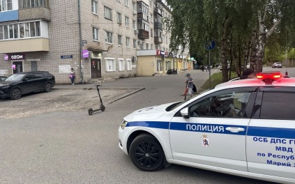 Мужчина на электросамокате наехал на троих пешеходов в Йошкар-Оле