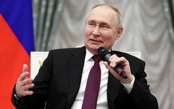 Путин пошутил про переводчика на встрече с премьером Камбоджи