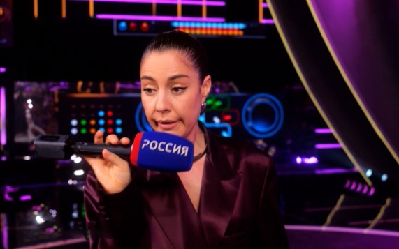 Певица назвала обманом умение держать микрофон в "Поймай меня, если сможешь"