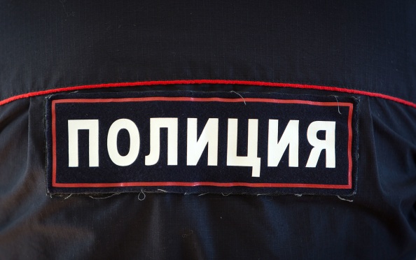 Жительница Сахалина не выполнила требования полицейских и укусила одного из них