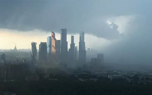 К Москве приближается гроза с сильным ветром