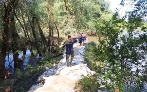 К возведению дамбы в Крымском районе Кубани присоединились казаки
