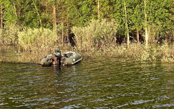 Лодка столкнулась с опорой ЛЭП на реке в Сургуте, погибли двое рыбаков
