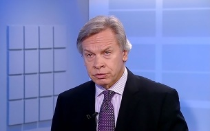 Пушков считает, что "евротройка" пытается ввести НАТО на Украину