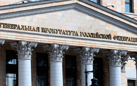 Два жителя Владивостока получили сроки за контрабанду древесины
