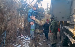 Боец ВС РФ рассказал о случае эвакуации женщины с внуками в ДНР