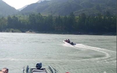 На Алтае подросток сорвался в реку Катунь, когда делал фото на краю скалы