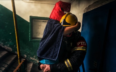 Сотрудники МЧС спасли 6 человек, включая ребенка, при пожаре в Ефремове