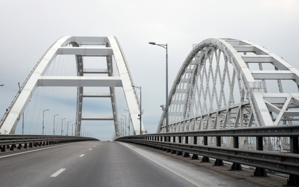 Крымский мост закрыли для движения