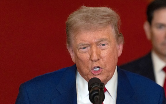 Трамп раскритиковал Сенат за попытку ограничить его полномочия по Ирану