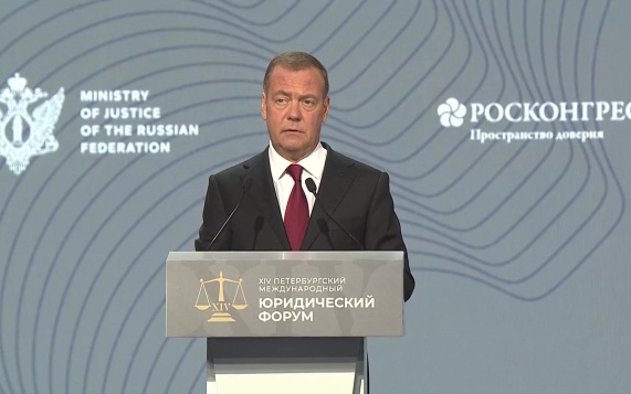 Медведев: Россия готова к борьбе за подлинное международное равноправие