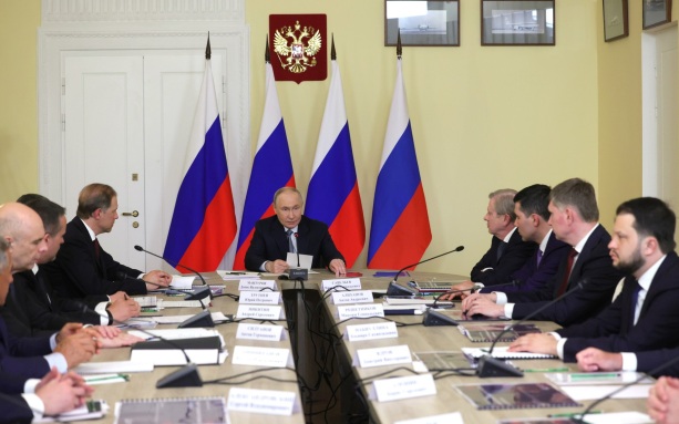 Путин заявил, что РФ входит в топ-4 стран, которые могут делать авиадвигатели