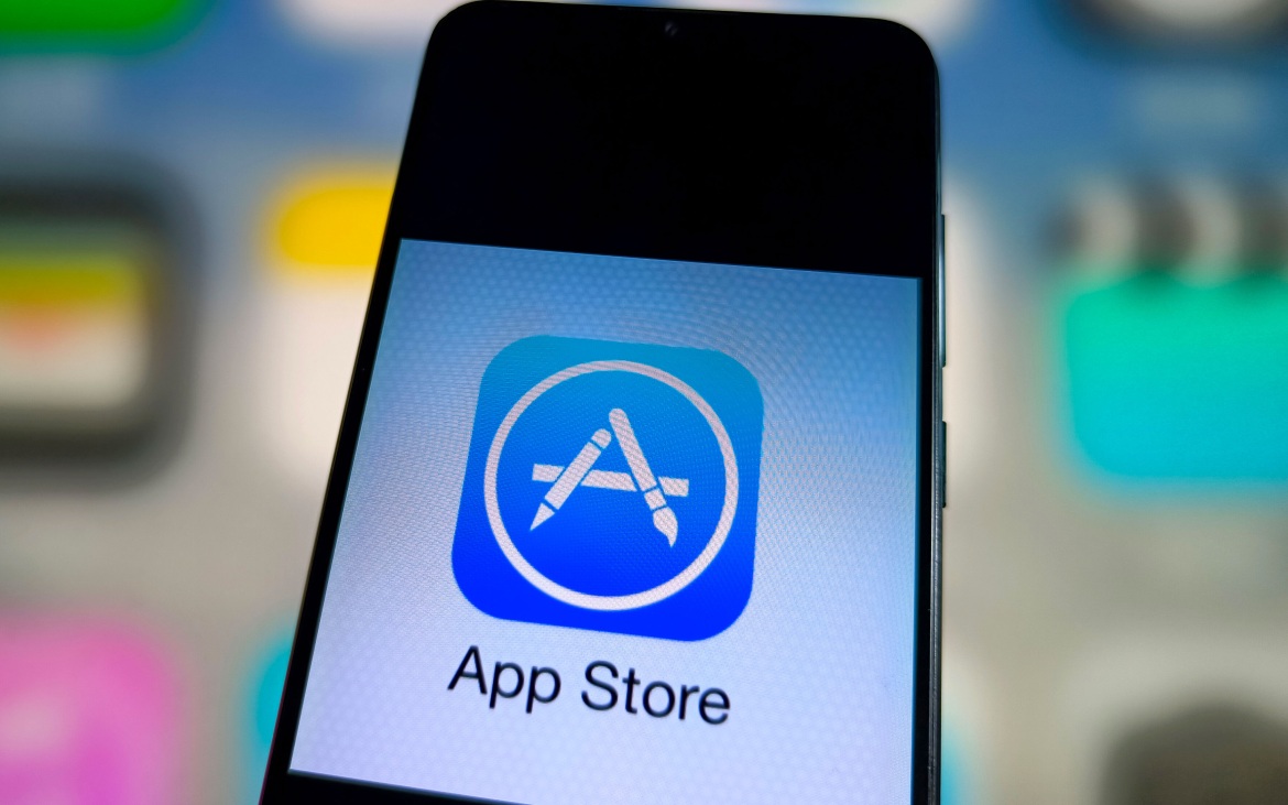 Юрист об удалении VK из App Store: россиян хотят лишить общения без прослушки