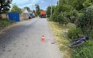 Грузовик сбил семилетнего ребенка на Ставрополье, мальчик в реанимации