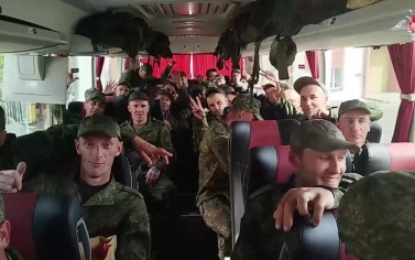 "Бодрячком": вернувшиеся из плена бойцы поделились эмоциями
