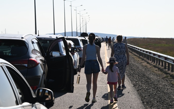 В очереди на досмотр на Крымском мосту находятся 900 автомобилей