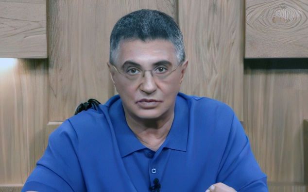 Тяга к сладкому значит лишь одно: Мясников объяснил желание перекусить пирожным
